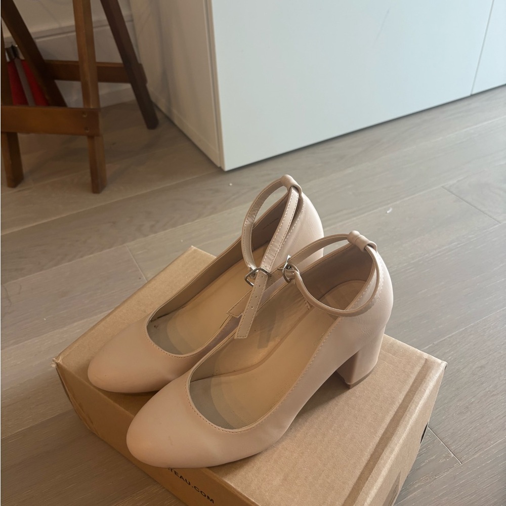 Le Chateau Women's Beige Block Heel Shoes - Picture 2 of 3